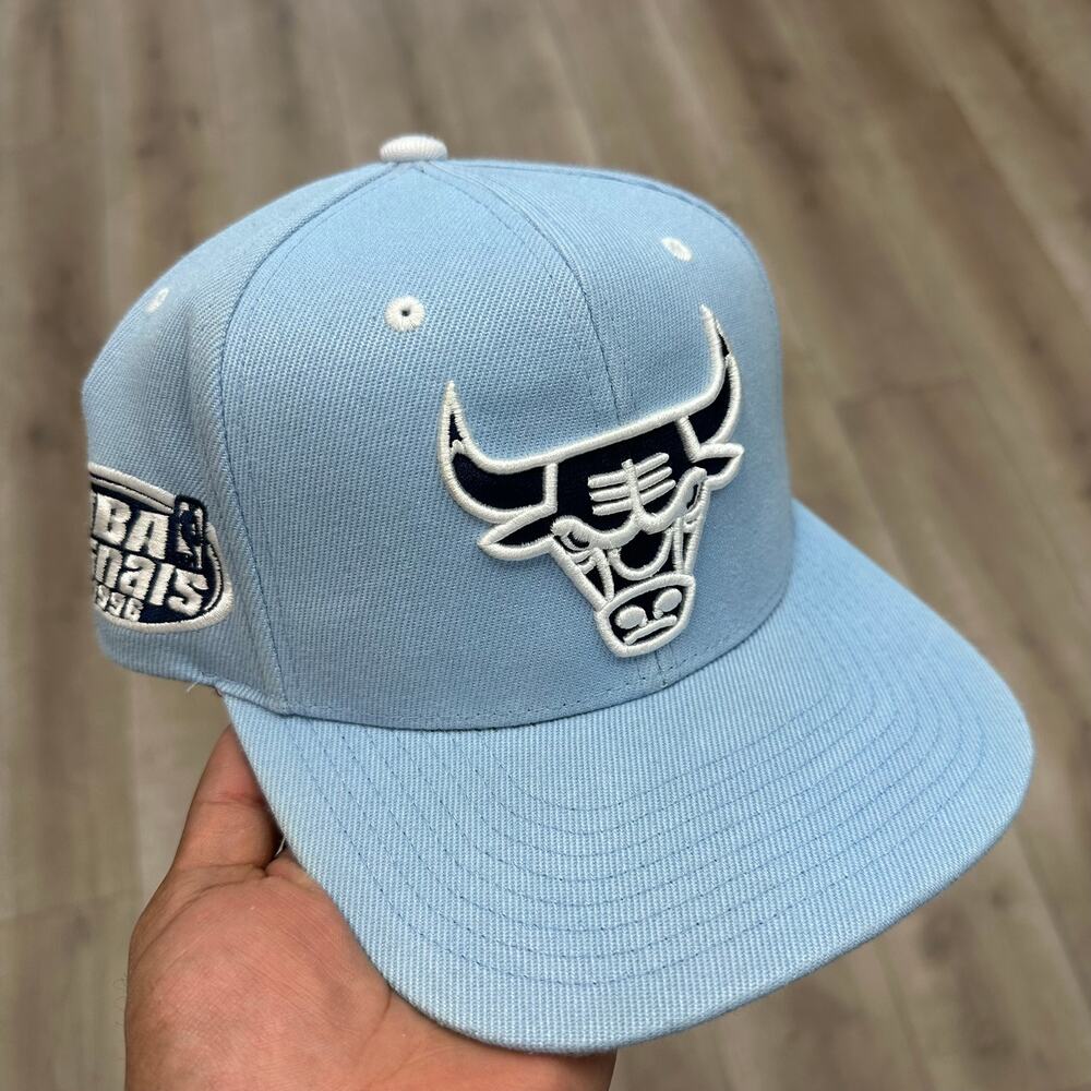 Mitchell & Ness Chicago Bulls light blue 1996 NBA Finals Snapback hat cap B25